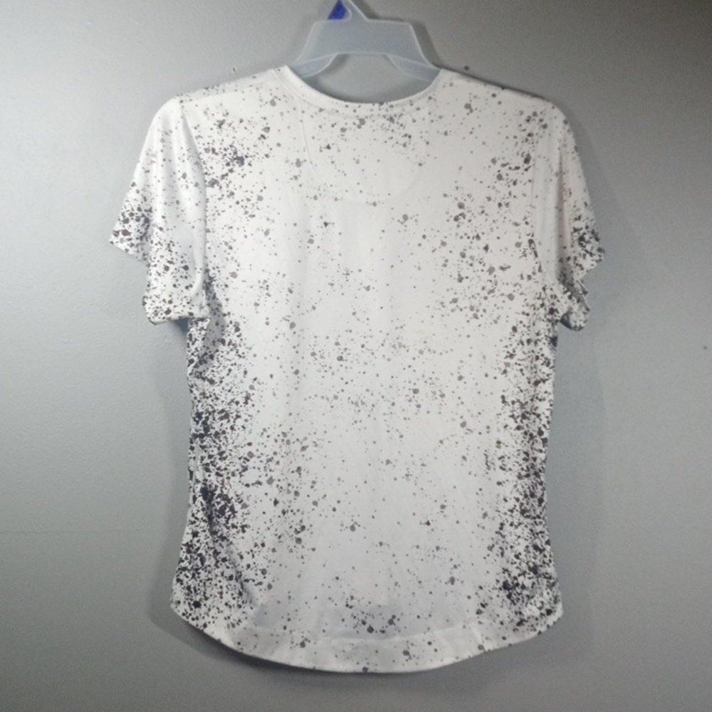 Lucky in Love Women's V-Neck Tee Size Large - Picture 5 of 6